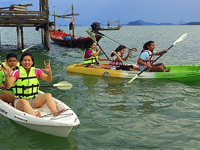 พายเรือเล่น ที่หน้าบ้านได้เลย ที่ โฮมสเตย์ท้องตมใหญ่ จังหวัดชุมพร