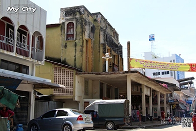 เป้ใบ รองเท้าคู่ รีวิว เลาะเลียบ ตลาดบน ชื่นชม บ้านไม้ เรือนเก่า เมืองโพธาราม