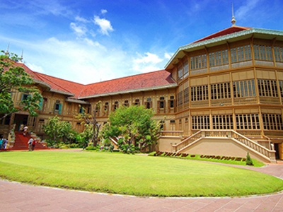 พระที่นั่งวิมานเมฆ และพิพิธภัณฑ์รถม้าพระที่นั่ง