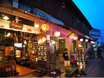 บ้านนกเขา ถนนคนเดินอุทัยธานี
